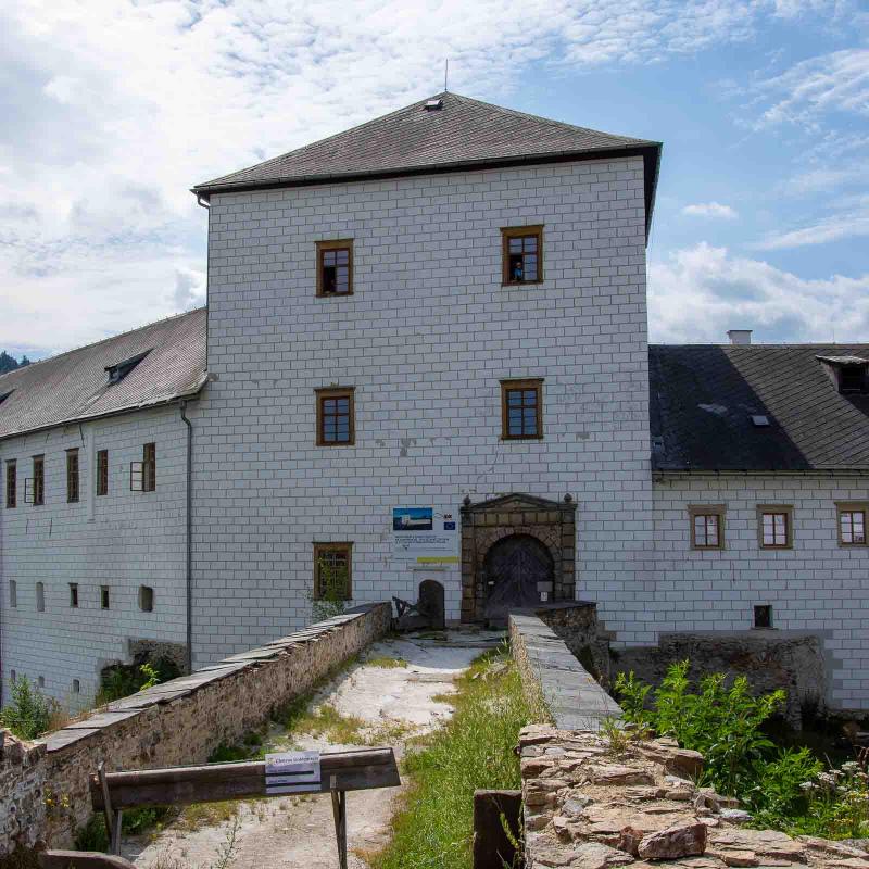 Branná – historické městečko pod hradem Kolštejn