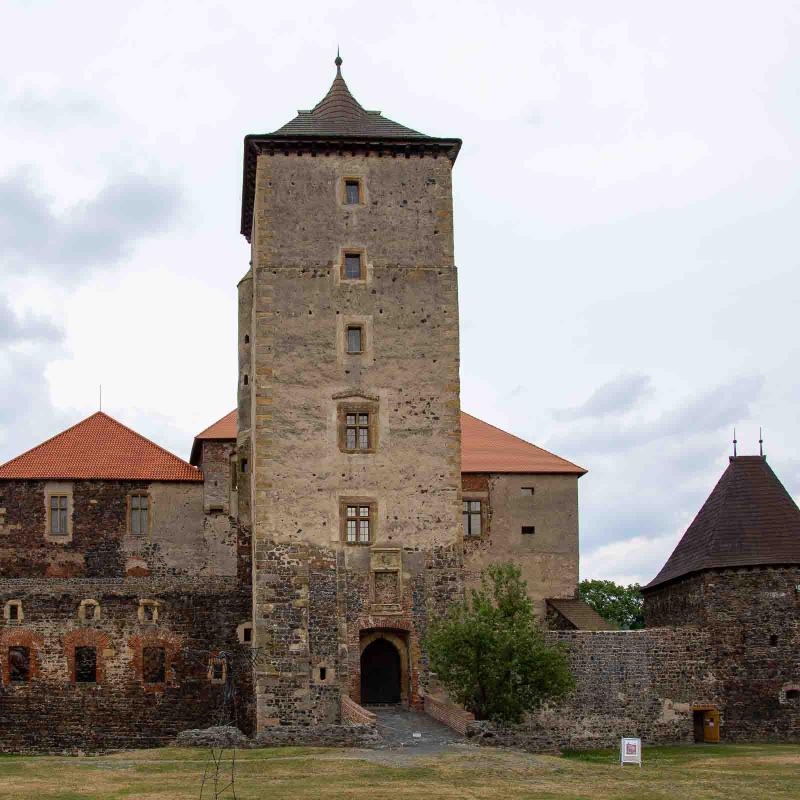 Hrad Švihov – vodní pevnost v údolí Úhlavy