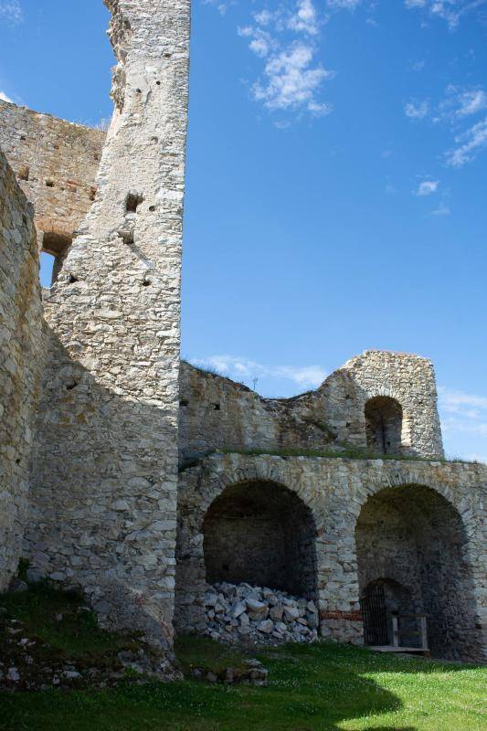 Zřícenina hradu Rábí